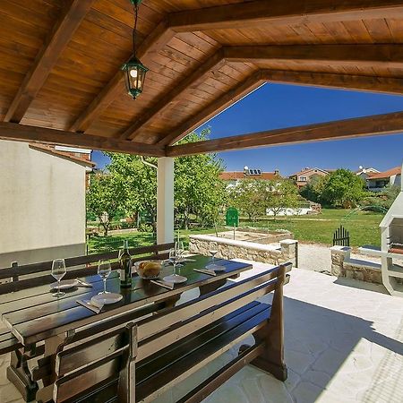 Charming Beachfront Holiday Home In Poreč Zimmer foto