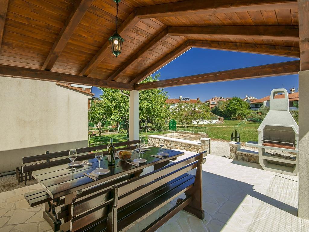 Charming Beachfront Holiday Home In Poreč Zimmer foto