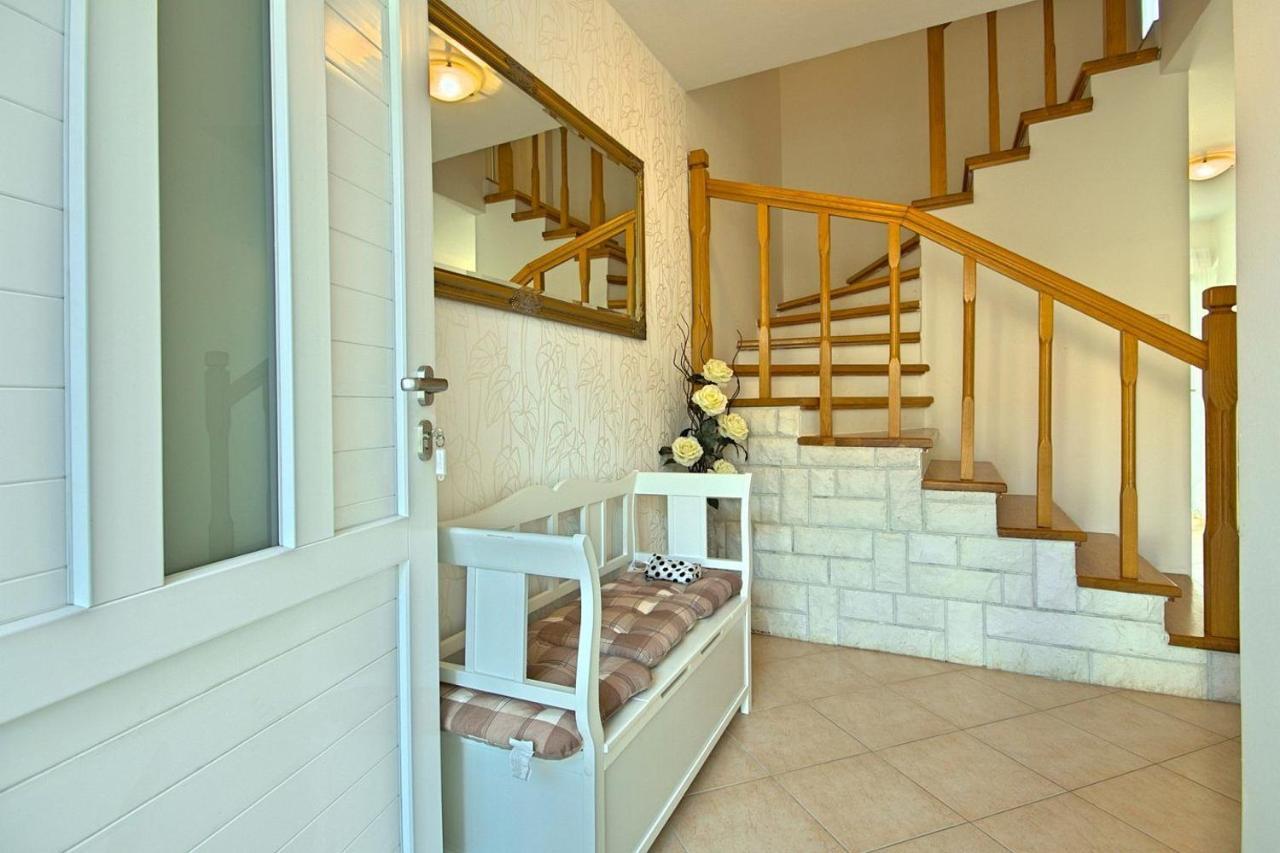 Charming Beachfront Holiday Home In Poreč Exterior foto